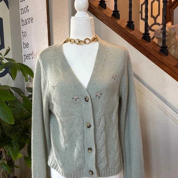 Green Feminine Floral Vintage Inspired Knit Cardigan ✨ - Picture 5 of 10